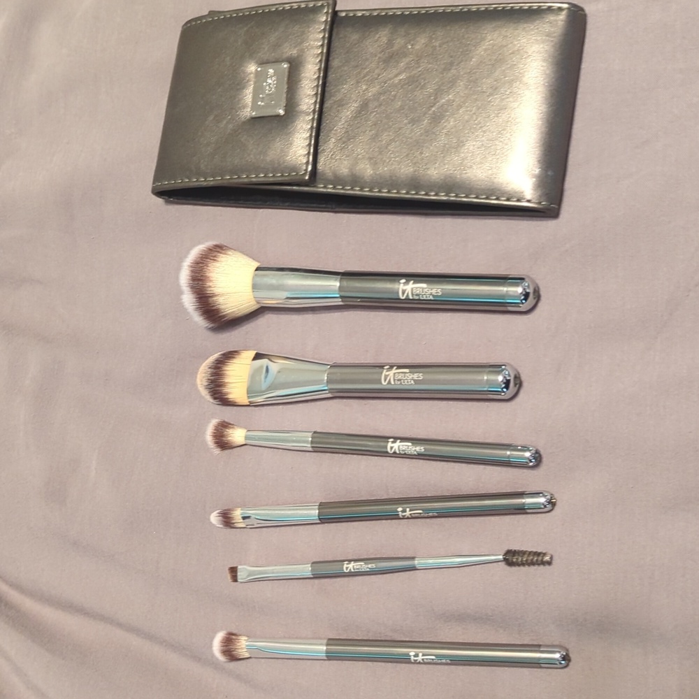 It cosmetics your superhero full sized travel makeup brush set